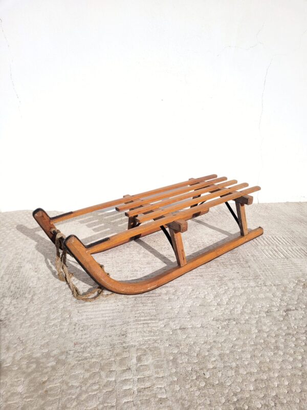 Luge ancienne en bois 01