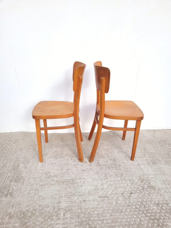 Paire de chaises bistrot en bois clair 02