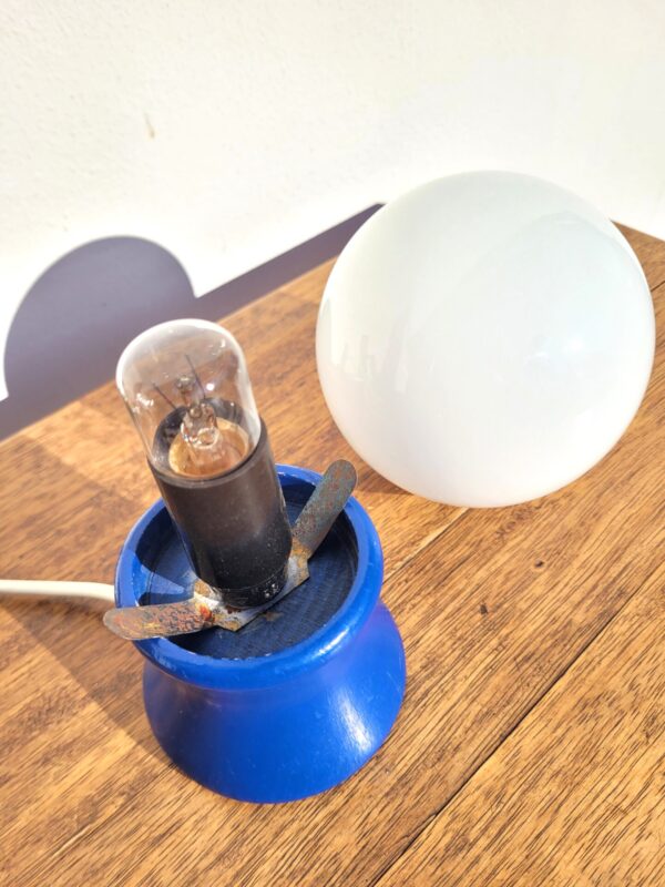 Petite lampe vintage pied diabolo bleu 05