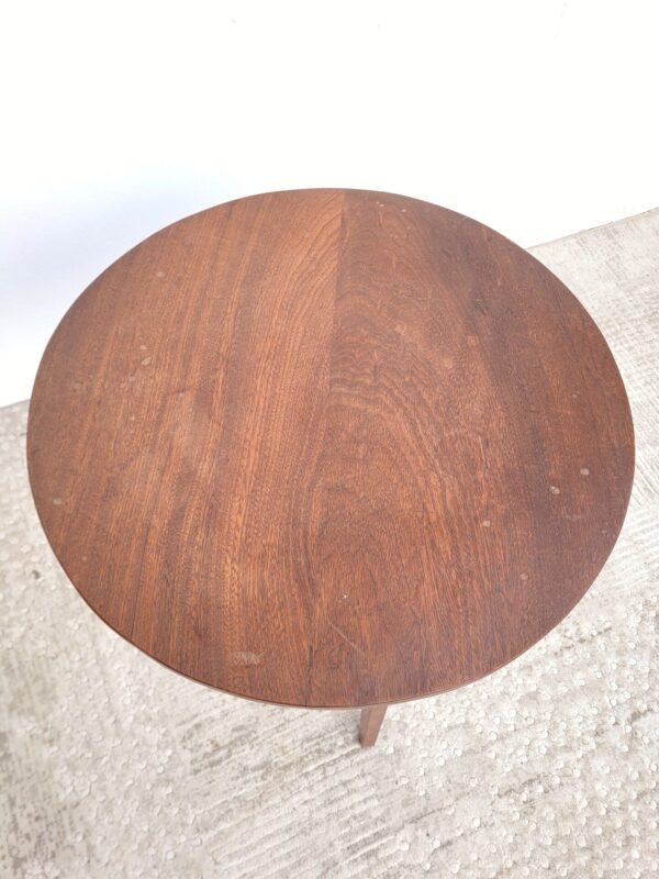 Petite table basse ronde vers 1960 03