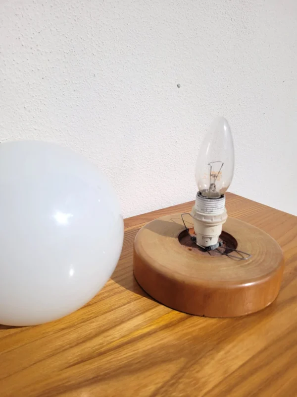 Lampe plafonnier pin et globe blanc 05