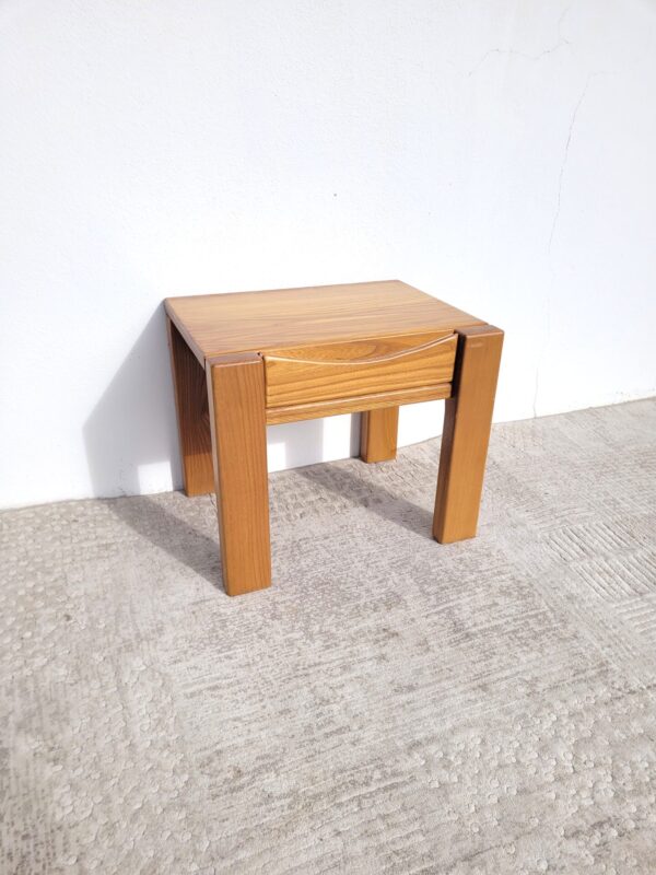 Table de chevet en orme Maison Regain 01