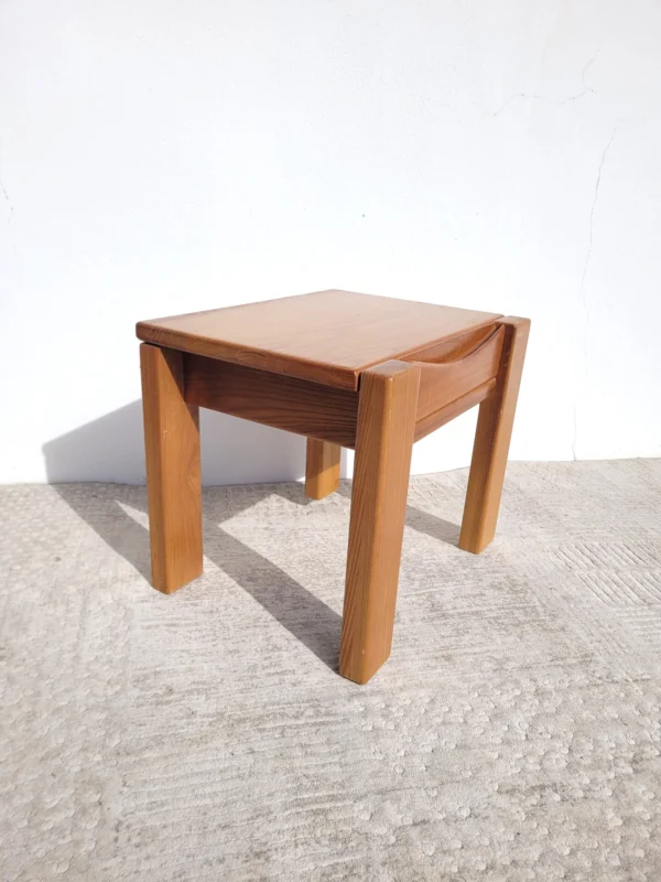 Table de chevet en orme Maison Regain 02
