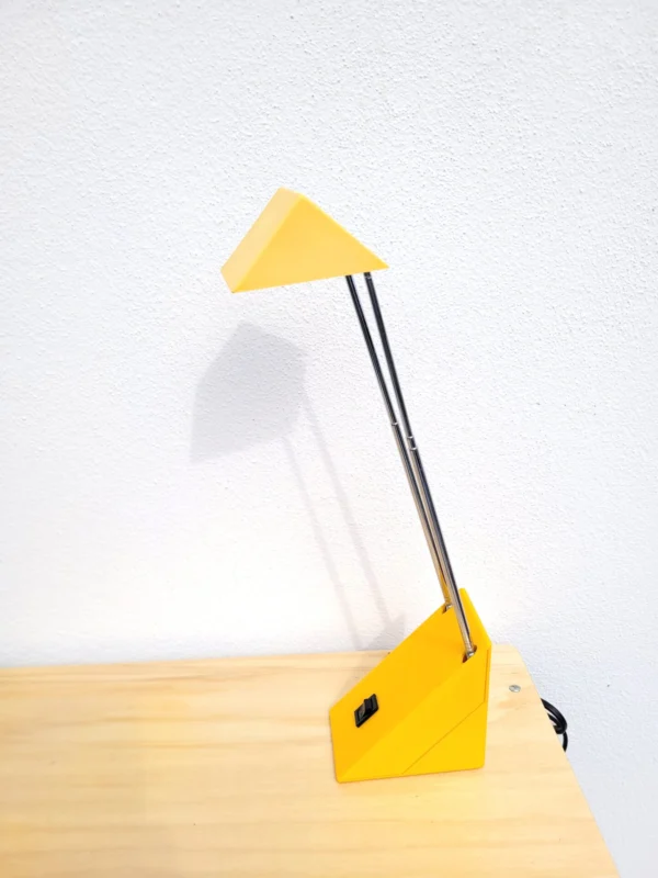 Lampe triangle années 80 télescopique jaune 02