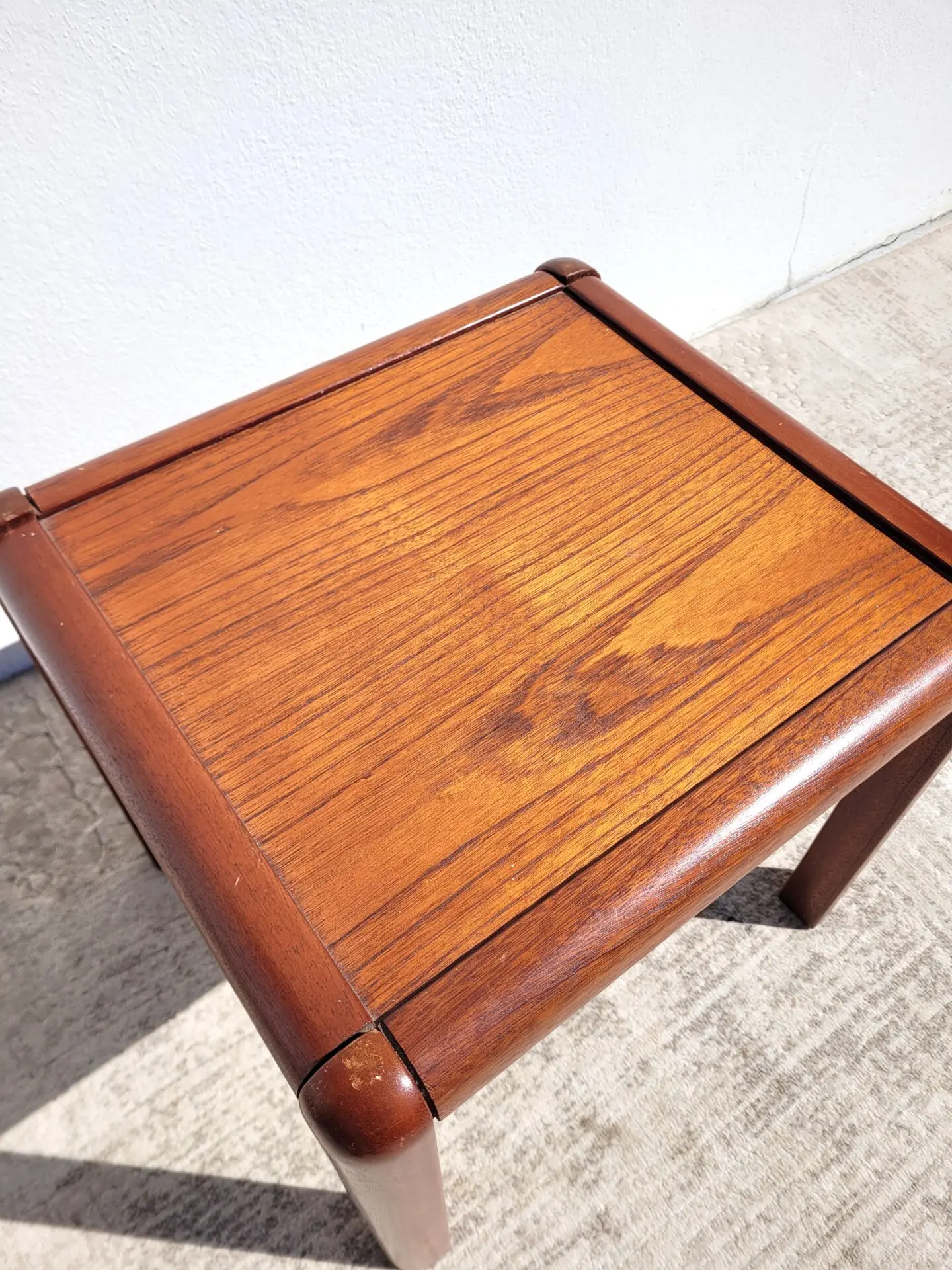 Petite table d'appoint basse vintage en teck 03