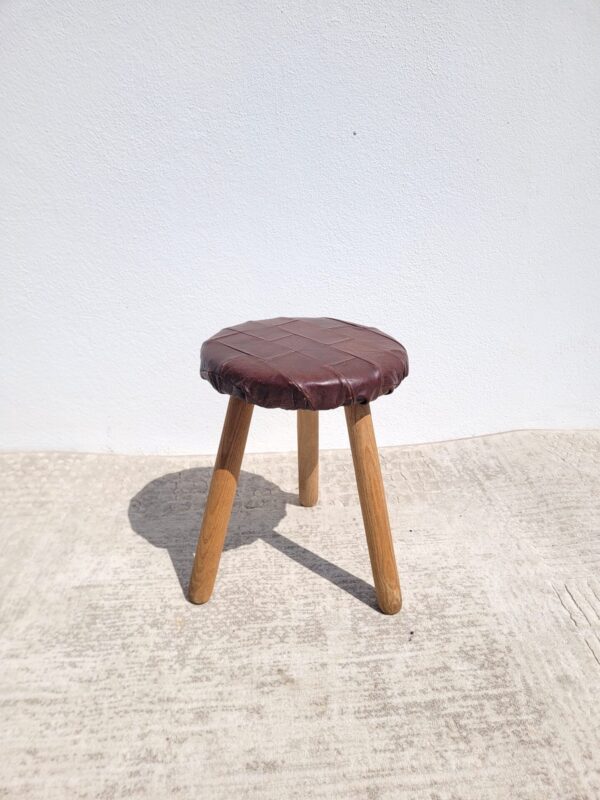 Tabouret tripode garni cuir 01