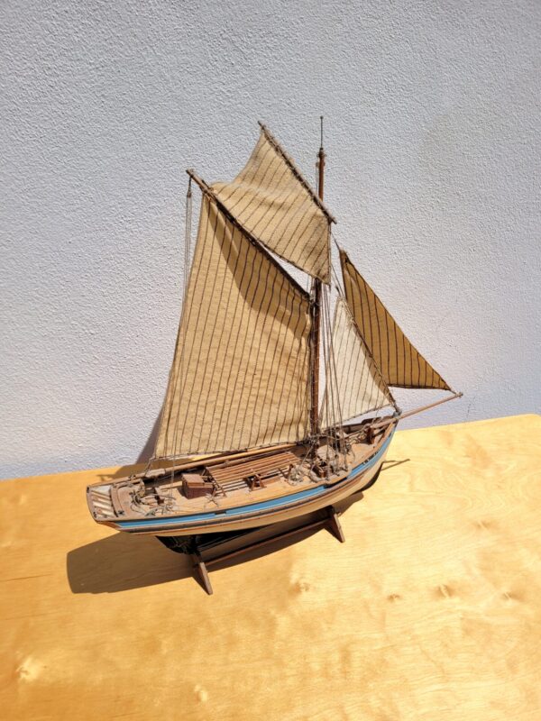 Ancienne maquette de bateau thonier Marie jeanne Concarneau 02