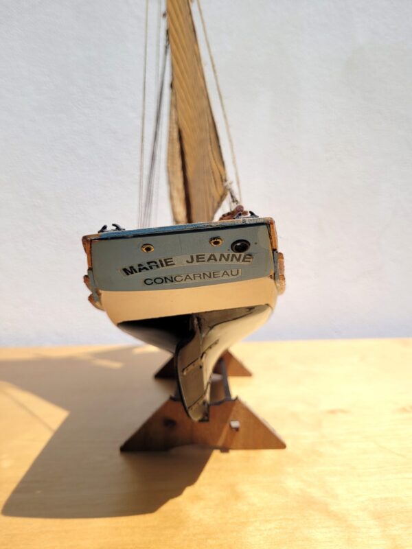 Ancienne maquette de bateau thonier Marie jeanne Concarneau 03