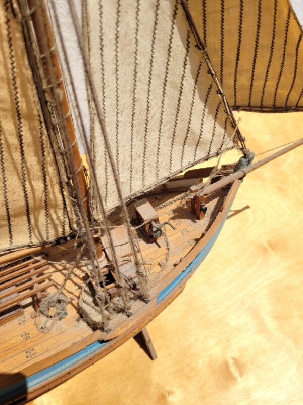 Ancienne maquette de bateau thonier Marie jeanne Concarneau 05