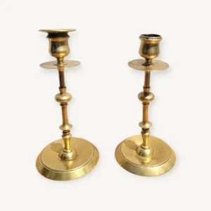Paire d'anciens bougeoirs dorés 06