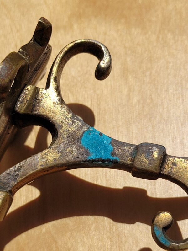 Paire de patères anciennes en bronze doré 04