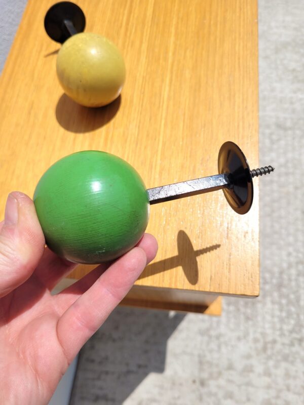 Paire de patères boule 1960 03