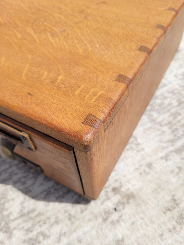 Petit meuble ancien pour fiches cartons en chêne 03
