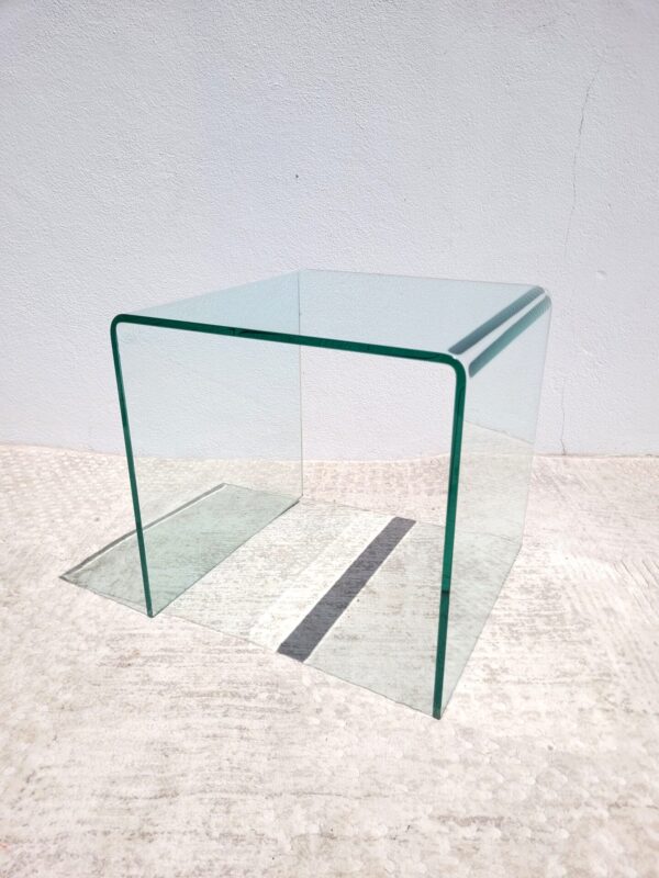 Petite table basse design en verre transparent 02