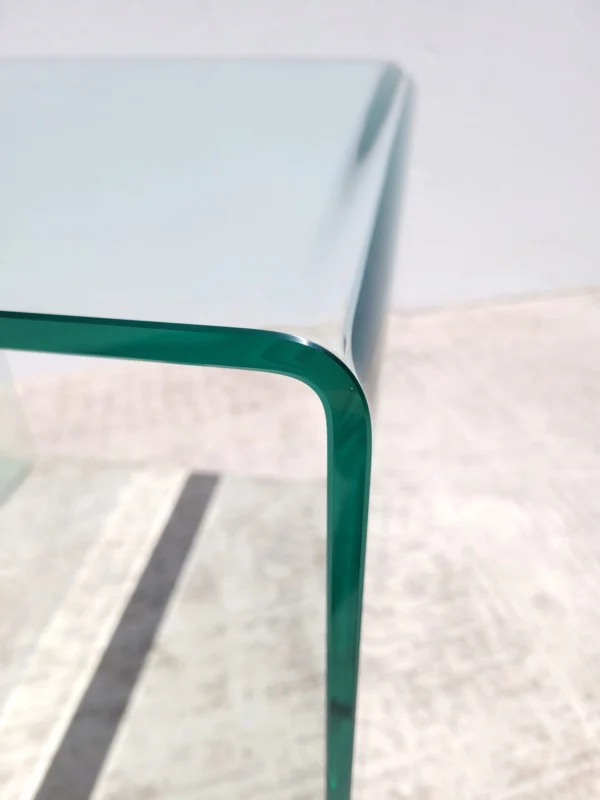Petite table basse design en verre transparent 03