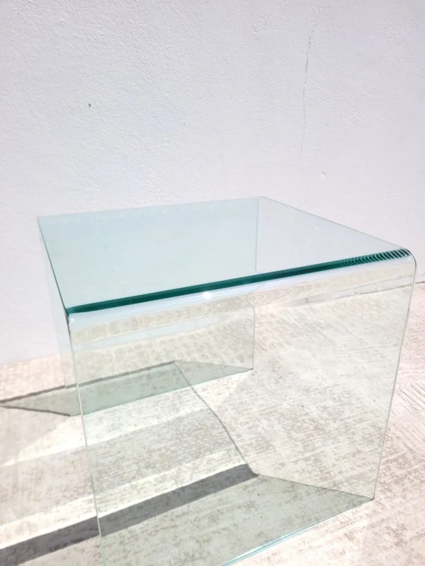 Petite table basse design en verre transparent 04