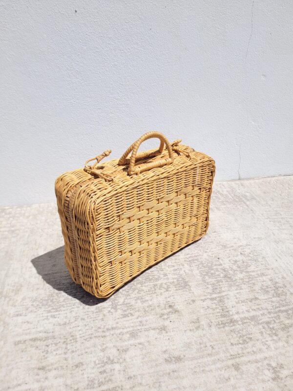 Petite valise vintage en rotin ou mallette 01