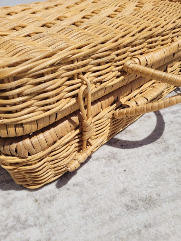 Petite valise vintage en rotin ou mallette 03