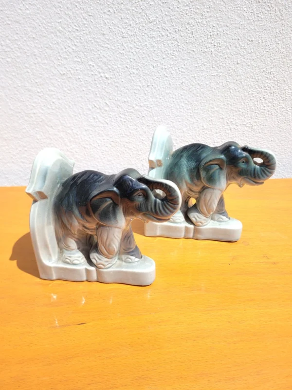 Ancien serre livre éléphant en céramique 02