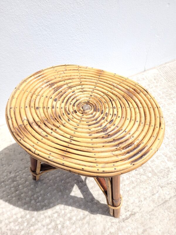 Ancien tabouret bas en rotin 03