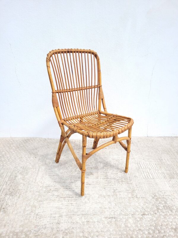 Ancienne chaise en rotin vers 1960 01