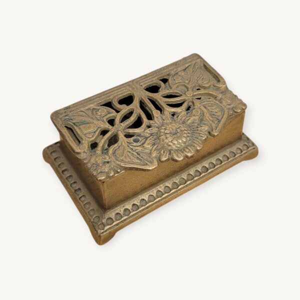 Boite à timbres esprit art nouveau en laiton N2 06