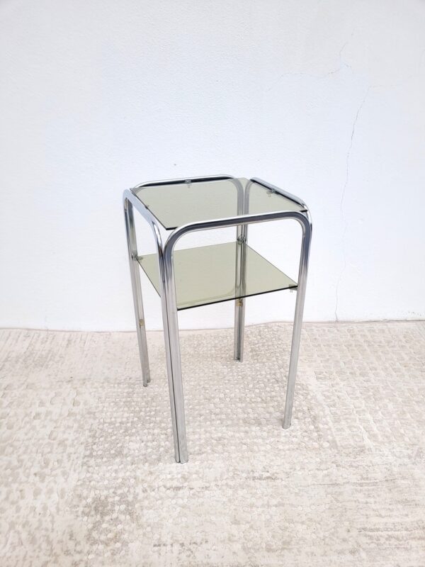 Bout de canapé vintage sellette chrome et verre fumé 70s 01