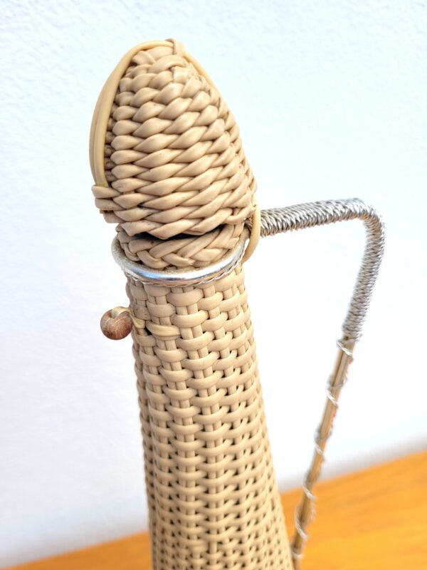 Bouteille ou pichet scoubidou rotin années 60 03