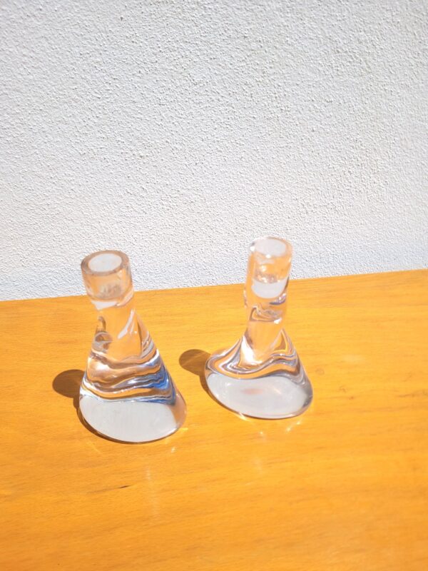 Paire de bougeoirs en cristal de Sèvres 01