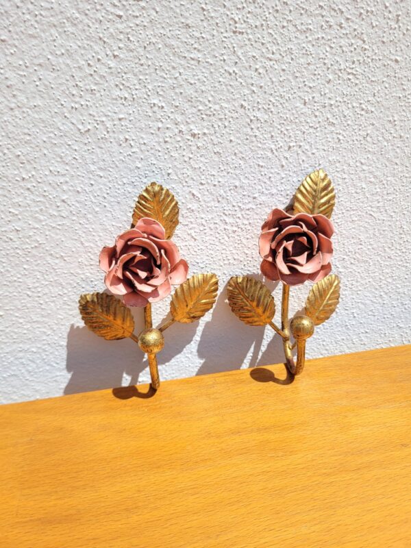 Paire de patères roses et dorées 01