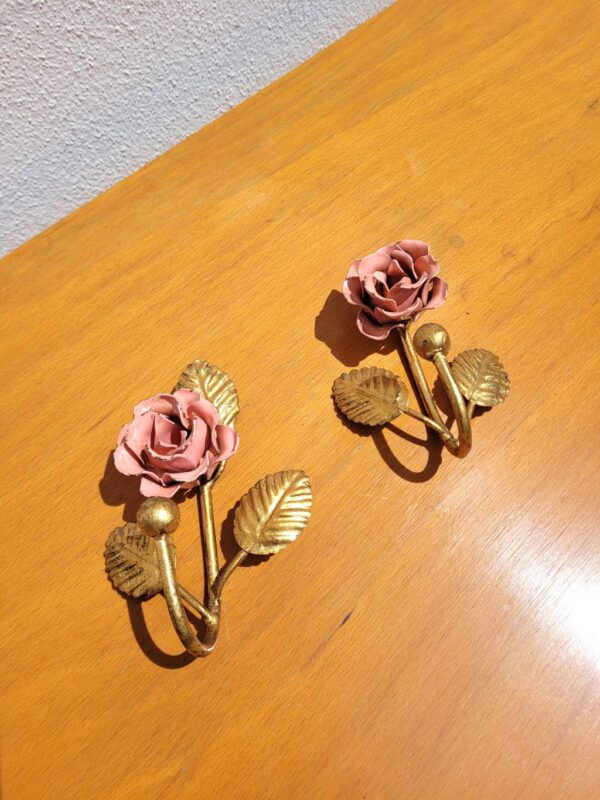 Paire de patères roses et dorées 02