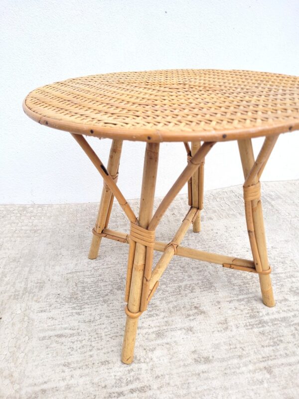Petite table basse vintage en rotin 02