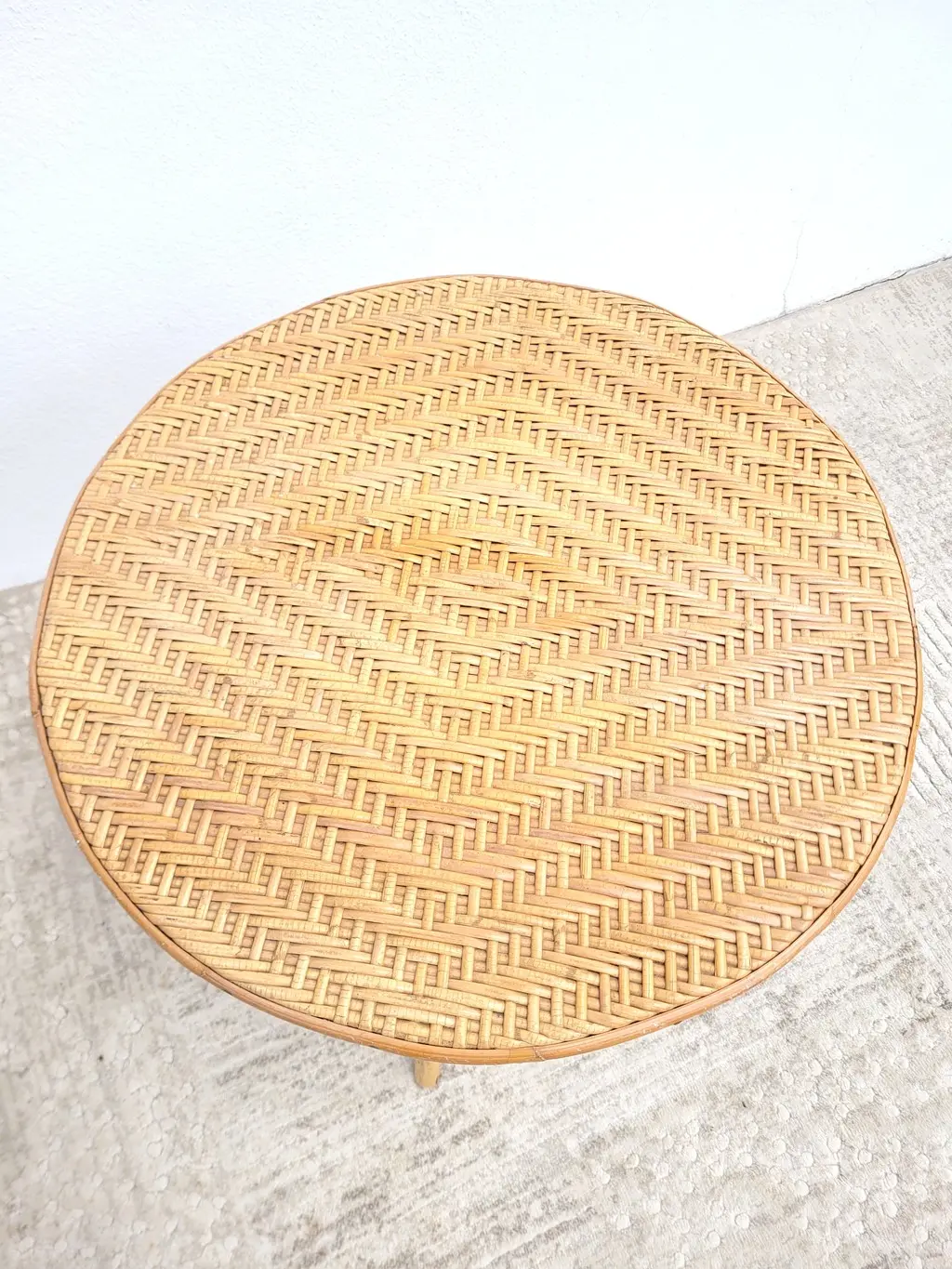 Petite table basse vintage en rotin 03
