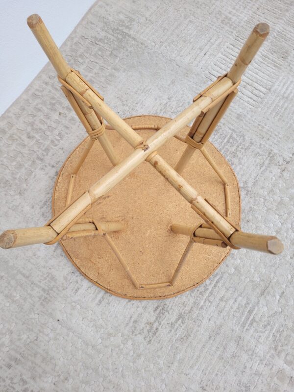 Petite table basse vintage en rotin 05