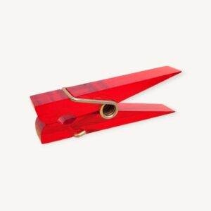 Pince à courrier vintage en plexiglas rouge 06