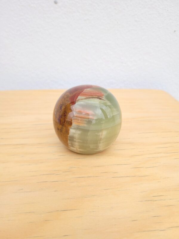 Presse papier boule en pierre onyx 03