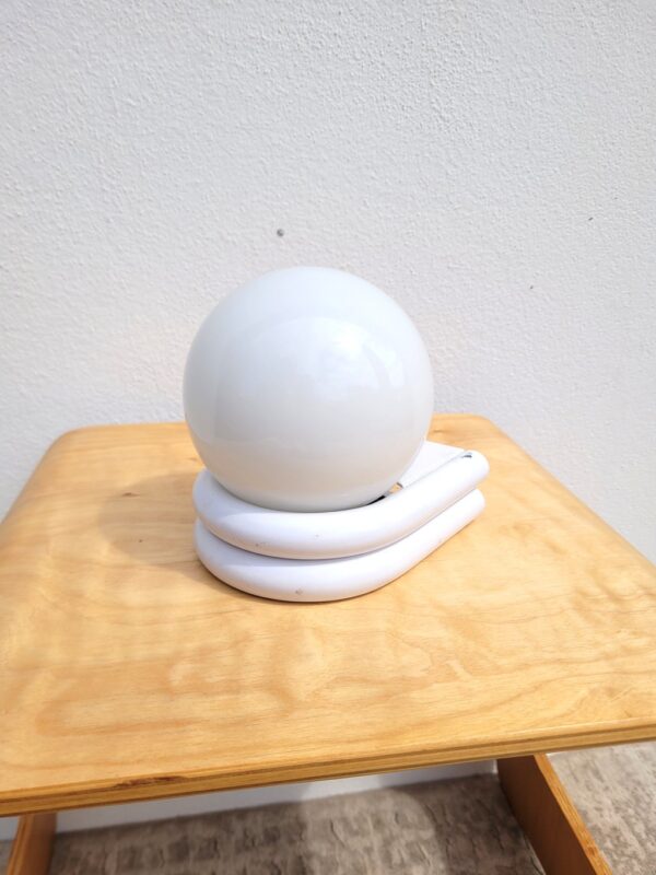 Lampe d'applique blanche style 80s 01