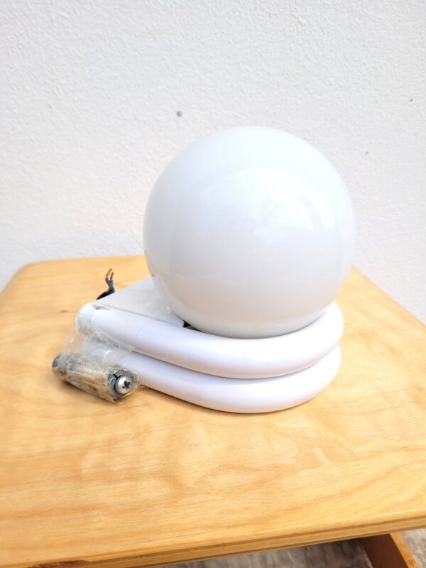 Lampe d'applique blanche style 80s 02