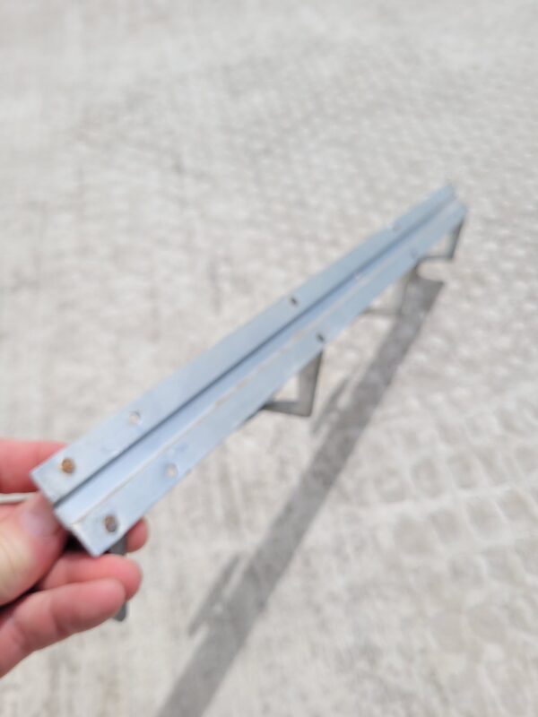 Porte manteaux alu années 50 4 patères 05