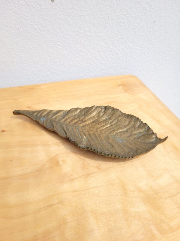 Vide poche forme feuille en bronze 02