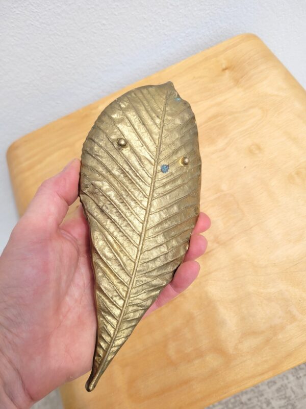 Vide poche forme feuille en bronze 05