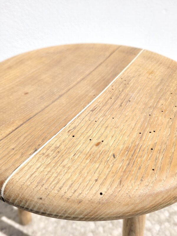 Ancien tabouret bas tripode 04