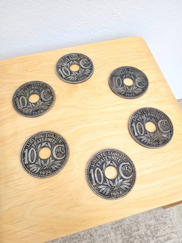 Set de sous verres vintages 10 cent en métal 04