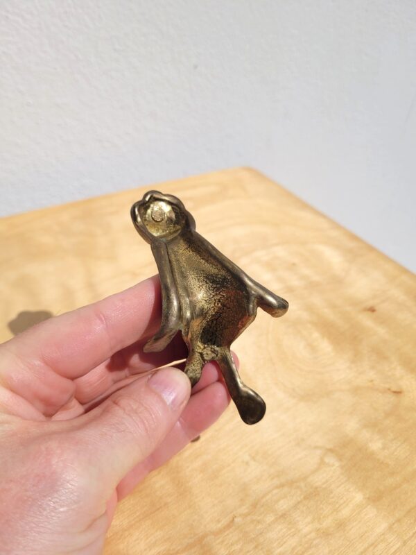 Statuette de grenouille assise en laiton 04