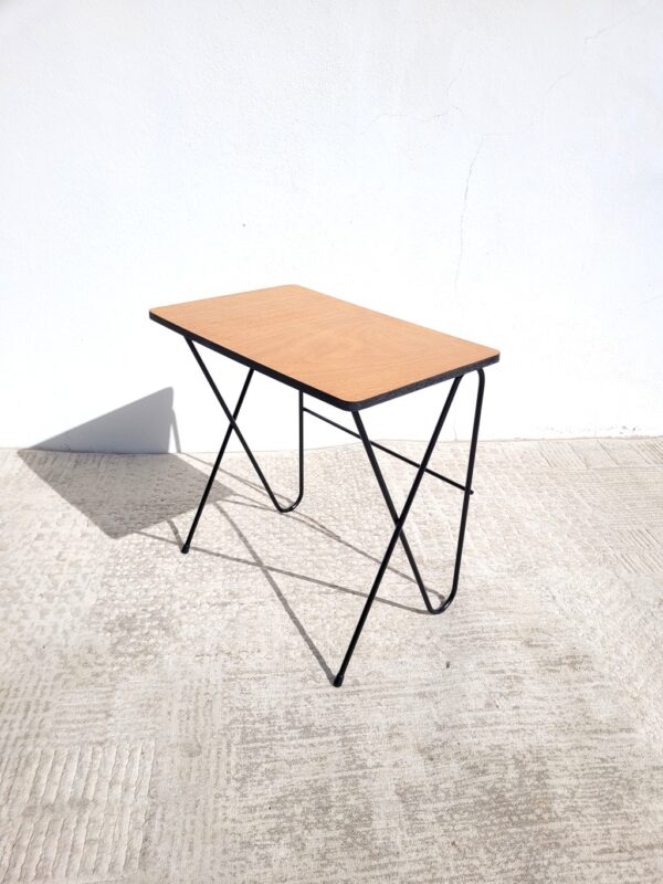 Table d'appoint vintage 'hairpin legs' rénovée 02