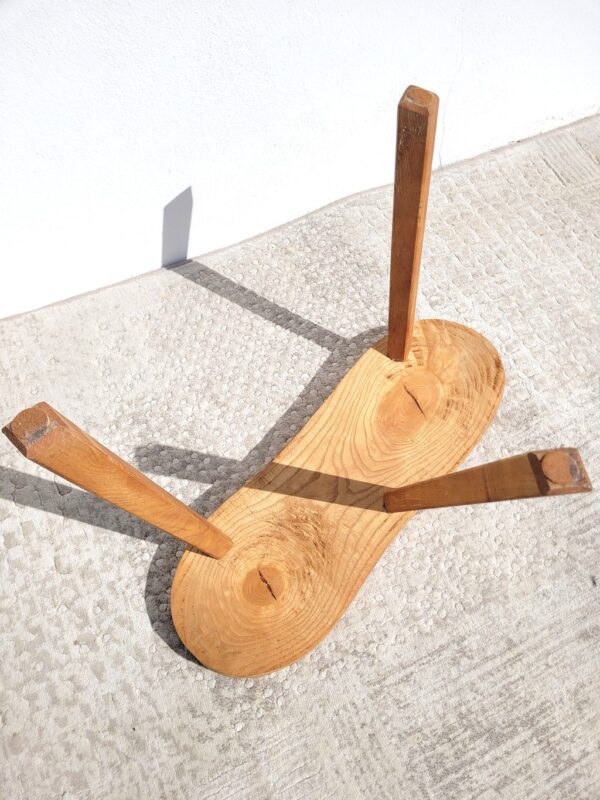 Tabouret bois haricot tripode 05