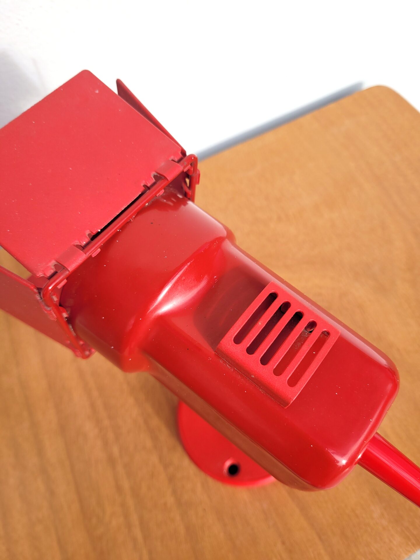 Lampe d'applique vintage façon projecteur années 80 05