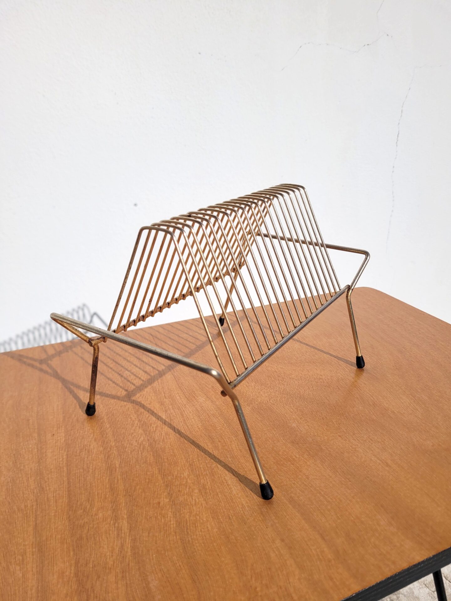 Petit porte disques vinyles doré années 60 04