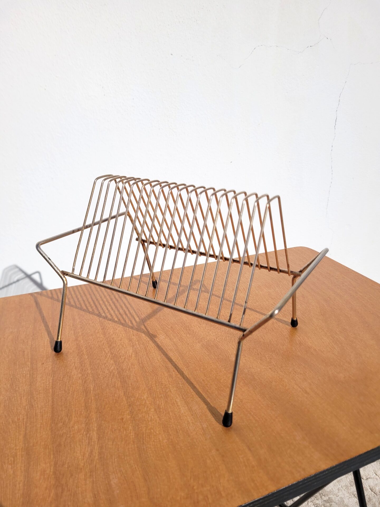 Petit porte disques vinyles doré années 60 05