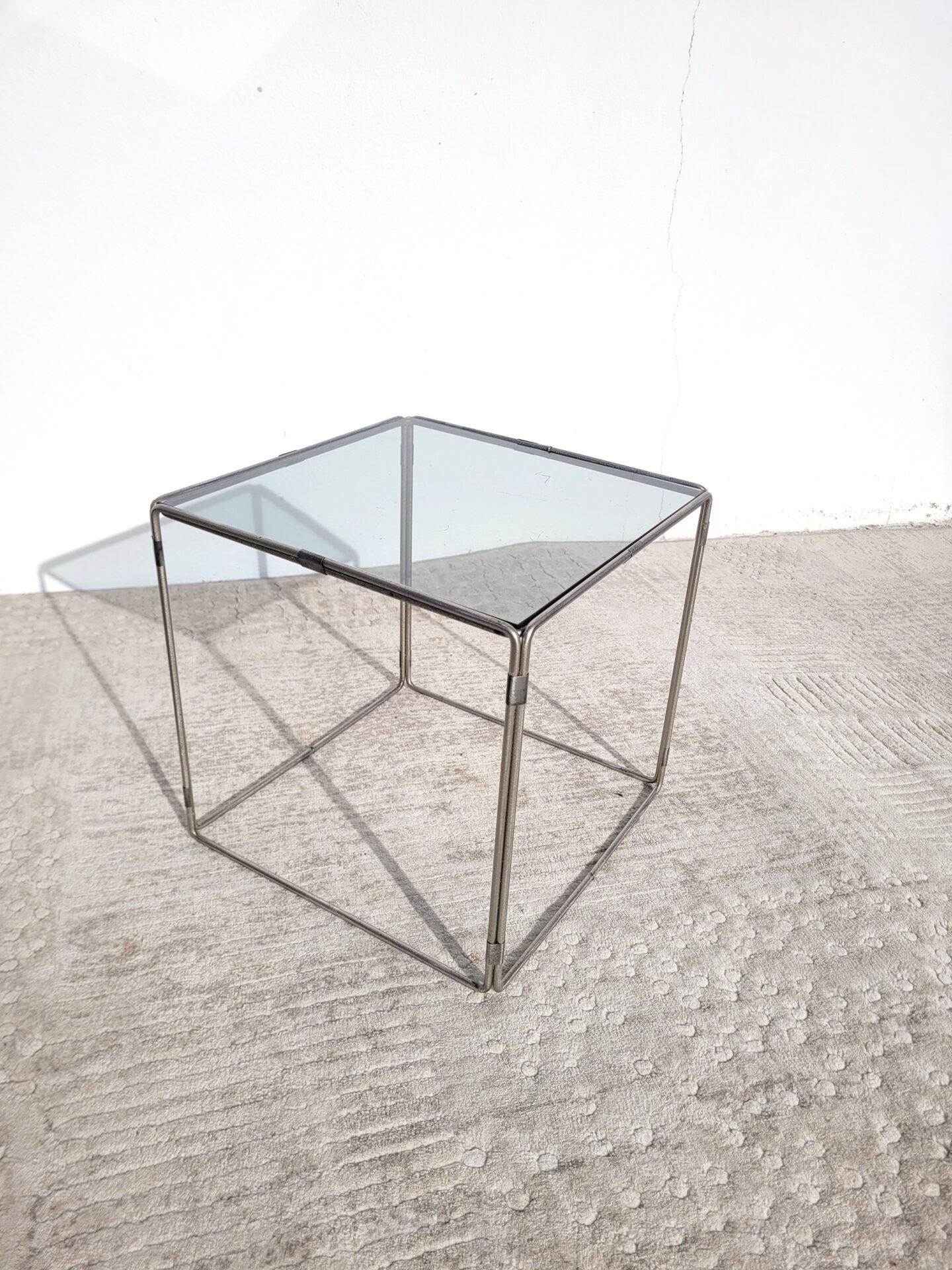 Table basse d'appoint en métal et verre fumé 1970 03